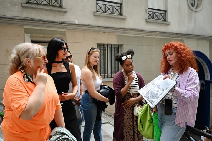 Montmartre Walking Tour with Secret Tales, Views & Croissant