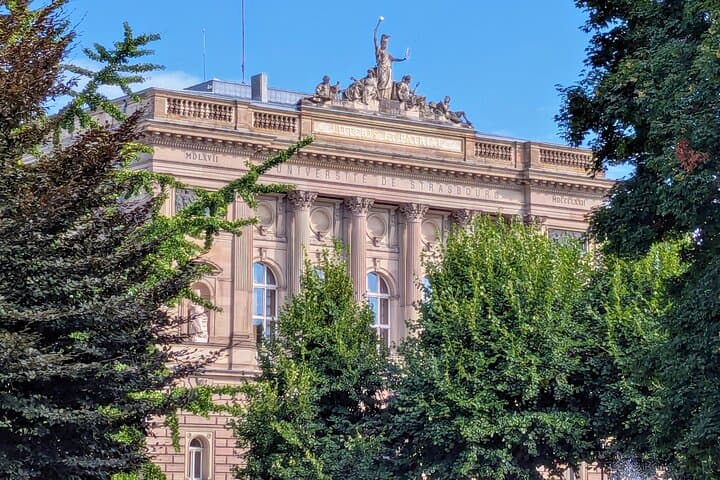 Born of German will after 1870, the university palace was a symbol of the imperial era, before becoming, in 1949, the witness of a major turning point: the 1st session of the Council of Europe.