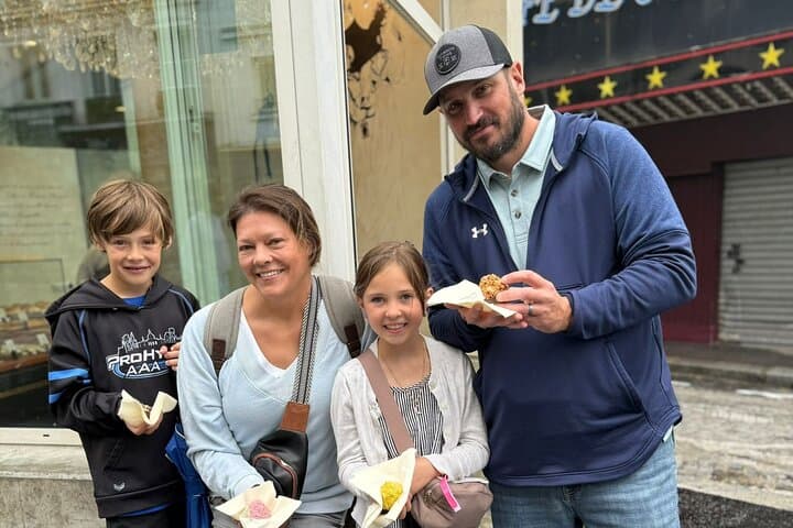 Latin Quarter Walking Tour Literature, History and Pastries