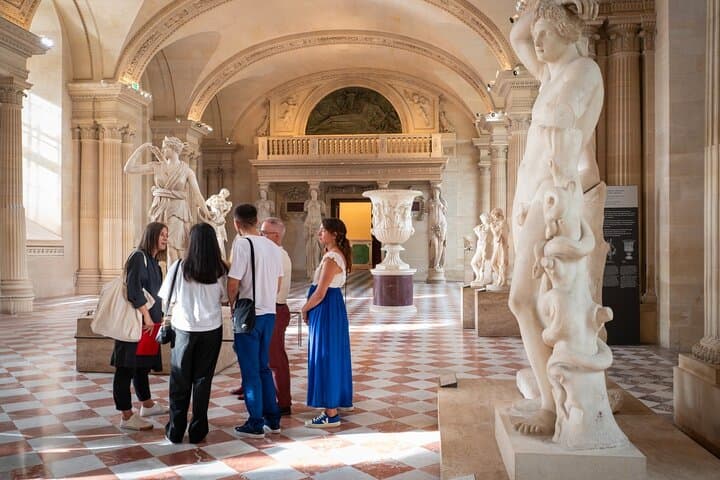 Paris in a Day: Louvre Tour + Guided Montmartre & City Walks