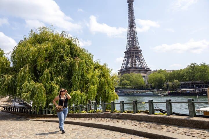 Bonjour Paris ! Eiffel Tower Photoshoot !