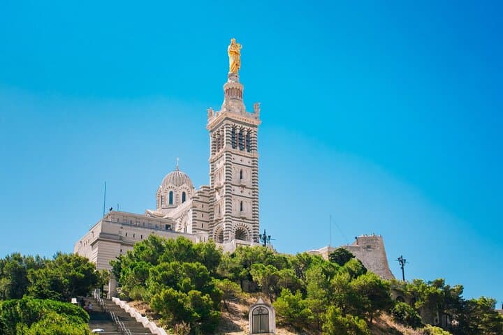 Best of Marseille & Cassis with Cap Canaille Views – Private Tour