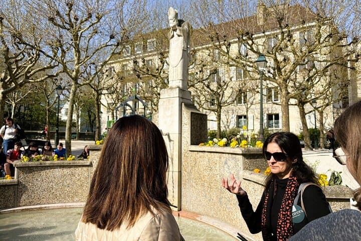 Montmartre & Sacré Coeur : Museum & Coffee In A Tiny Group Tour