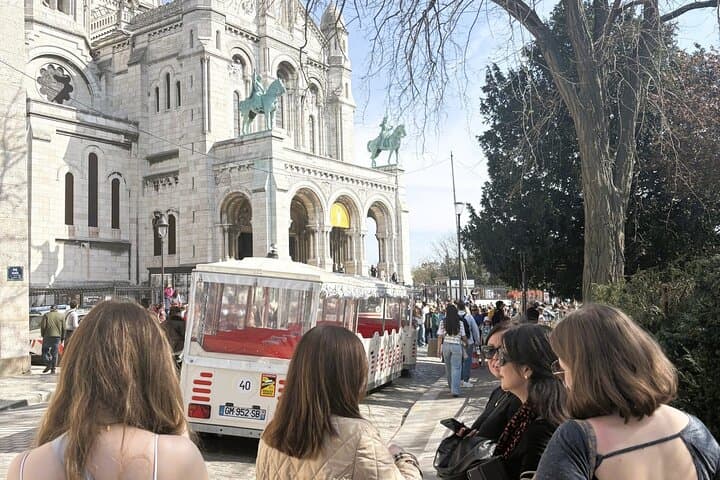 Montmartre & Sacré Coeur : Museum & Coffee In A Tiny Group Tour
