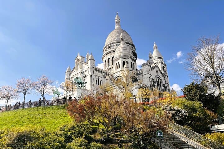 Montmartre & Sacré Coeur : Museum & Coffee In A Tiny Group Tour