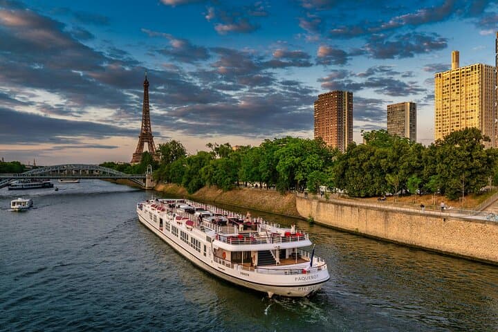 Stress-Free Paris from Le Havre with Seine River Cruise & Lunch