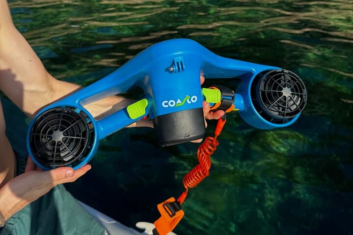 Take full advantage of the water thruster to explore the sea and live an original and fun experience in La Madrague.