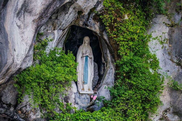 Hello Lourdes: Private 2-Hour Intro City Walk with Local Guide