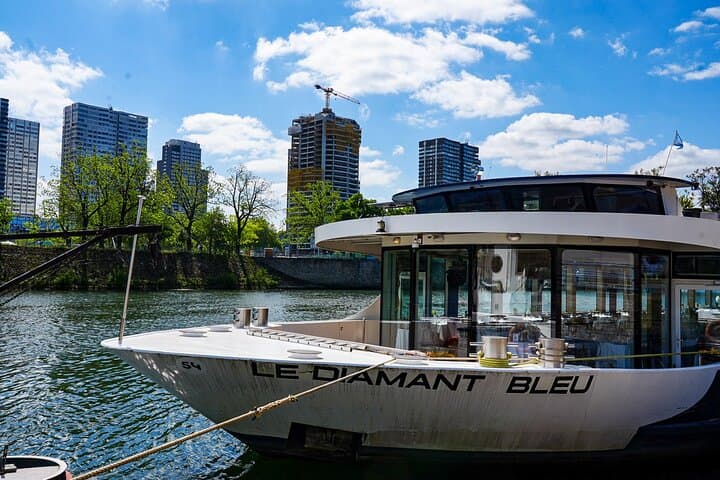 Unlimited brunch cruise on the Seine