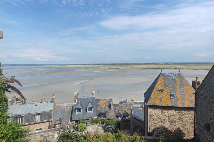 Mont Saint Michel and Loire Valley Castles 2 Days Guided Trip