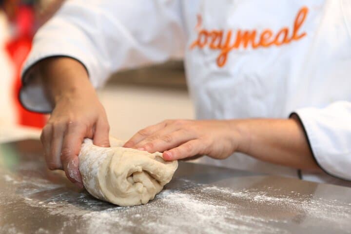 Bicolor Croissant & Pastry Making Class in Central Paris