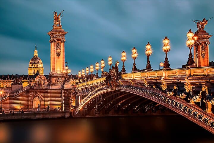 Half-Day Private Chauffeur Service Sedan or Van (6 Hours) – Paris