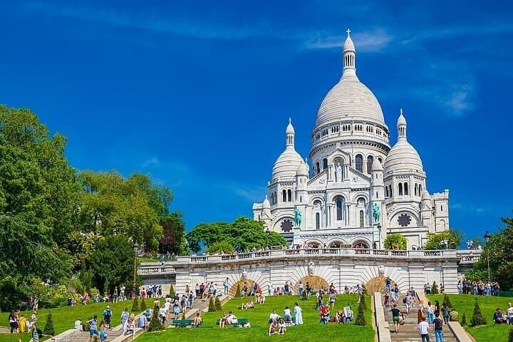 Half-Day Private Chauffeur Service Sedan or Van (6 Hours) – Paris