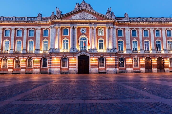 Cultural trail game in the historic center of Toulouse
