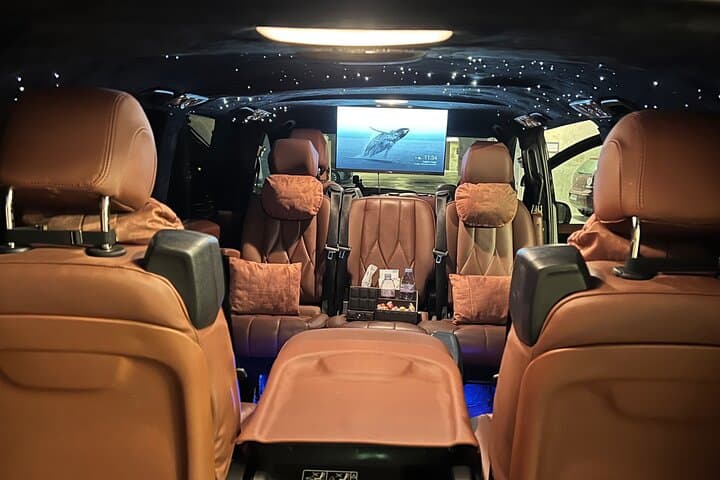 VIP Private Shuttle in Van de Luxe | Paris Airport Transfers