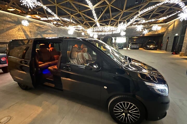 VIP Private Shuttle in Van de Luxe | Paris Airport Transfers