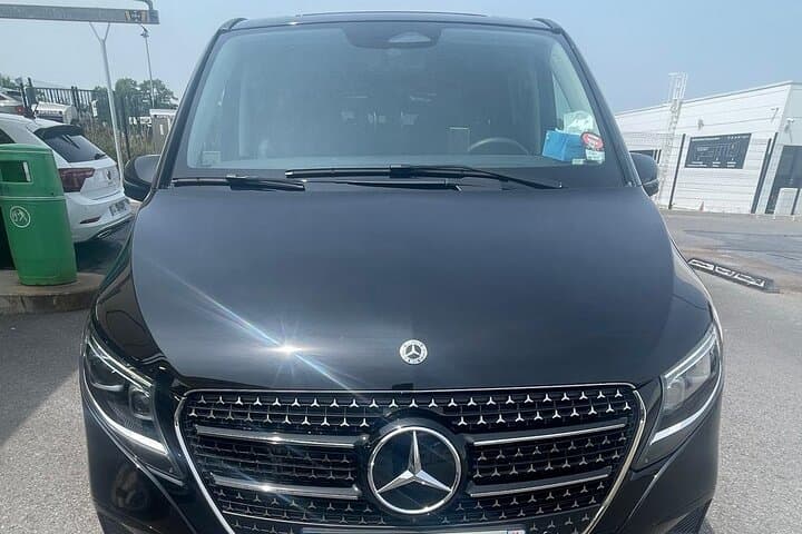 Private shuttle Charles DE Gaulle Airport to Paris