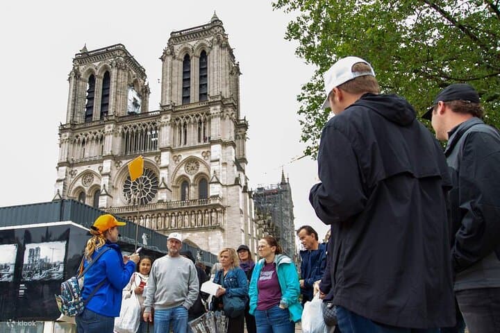 Notre-Dame Guided Exterior Tour (French, Spanish)