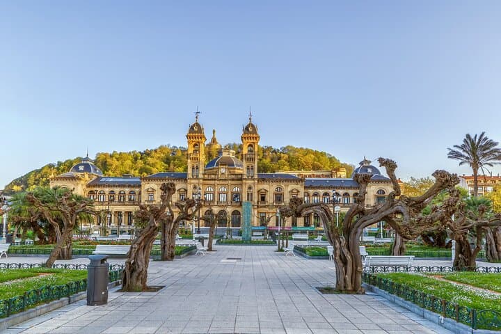 Private Transfer From Bordeaux To San Sebastian, Stop in Hendaye