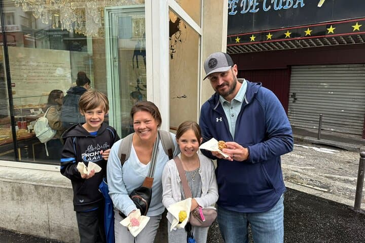 Montmartre Walking Tour with Pastry Tasting