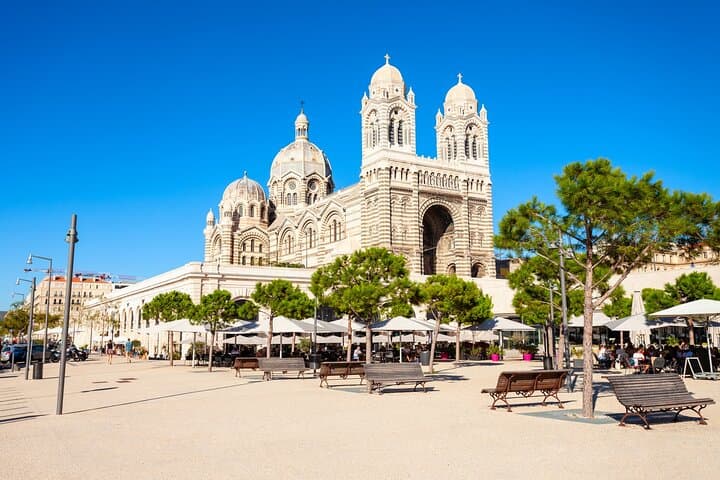 Hello Marseille: Private 2-Hour Intro City Walk with Local Guide