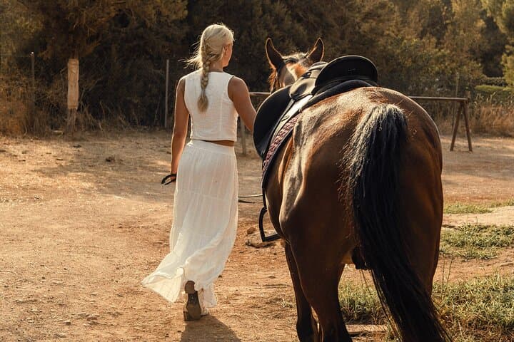 Private Horseback Riding with Wine Tasting & Picnic in Bordeaux