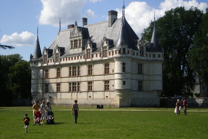 Castle Chateau d'Azay-le-Rideau History Tour Experience