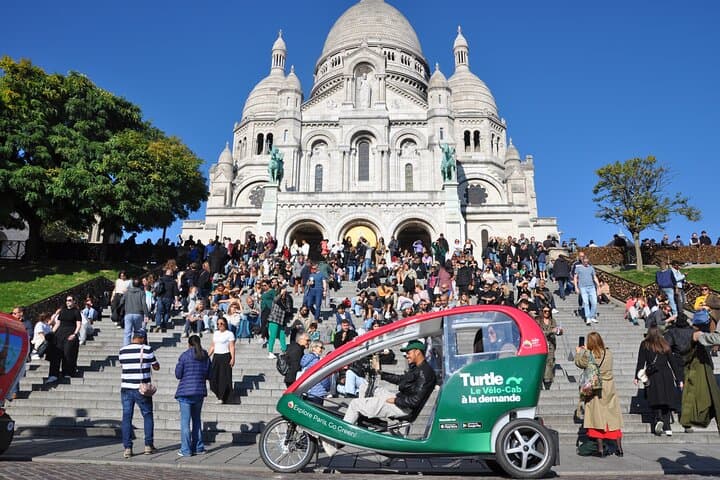 Paris Private Sightseeing Guided Tour by Electric Rickshaw