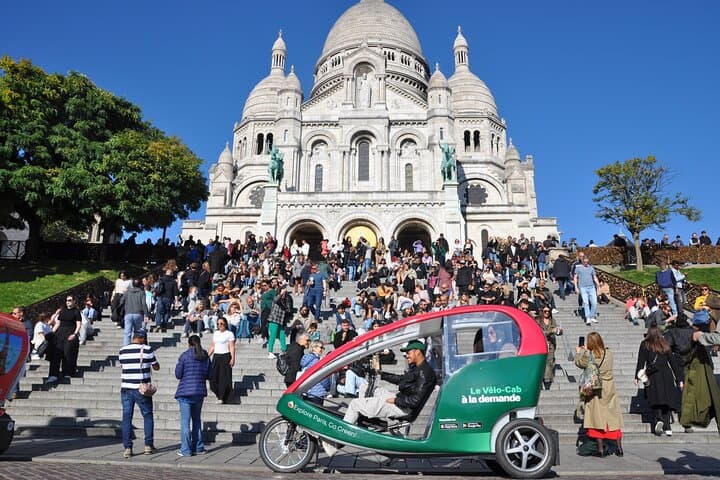 Private Guided Bike Tour EN Cab in Paris: Le Emily