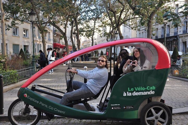 Private Guided Bike Tour EN Cab in Paris: Le Emily
