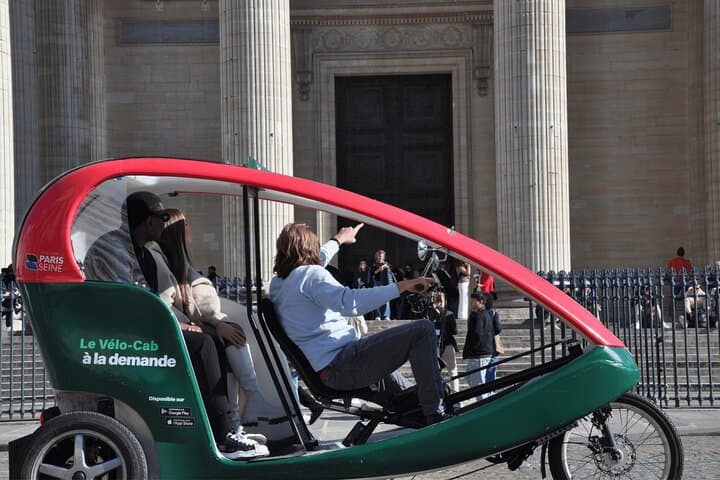 Private Guided Bike Tour EN Cab in Paris: Le Emily
