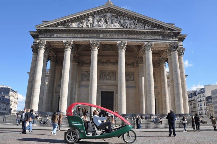 Private Guided Bike Tour EN Cab in Paris: Le Emily
