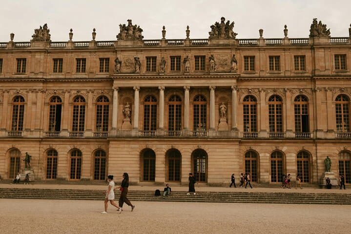Private Transfer Versailles Palace → Paris | One-Way EV