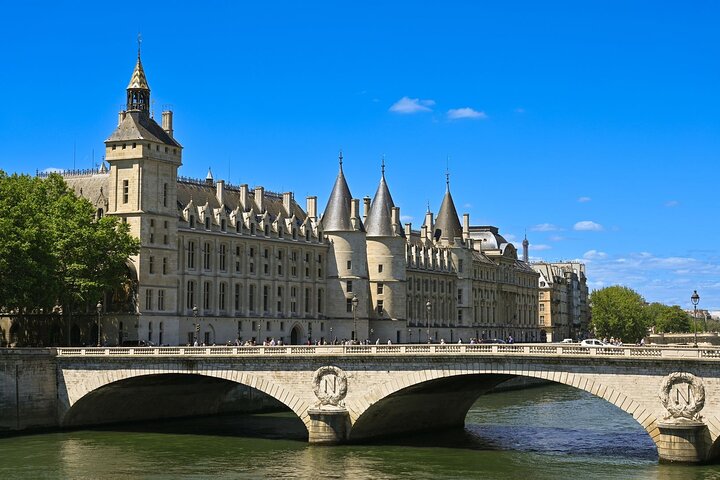 La Conciergerie and Sainte Chapelle Ticket with In-app Audio Tour