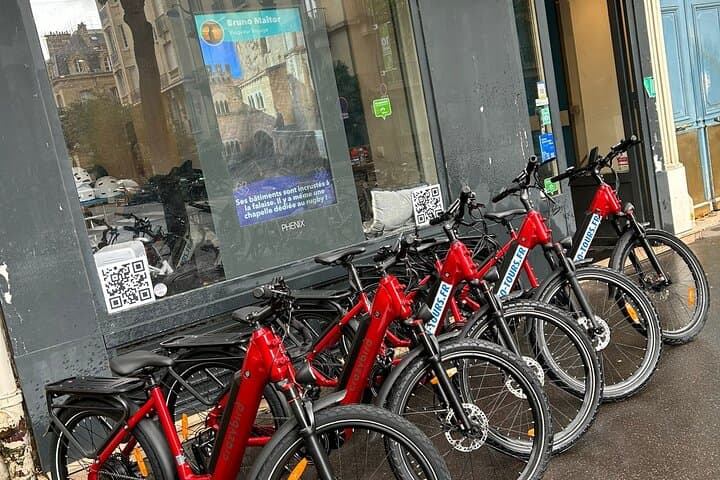 Paris: Small Group Highlights E-Bike Guided Tour