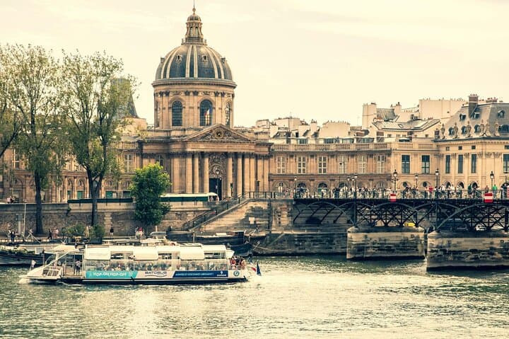 Paris Private Walking Tour with a Local
