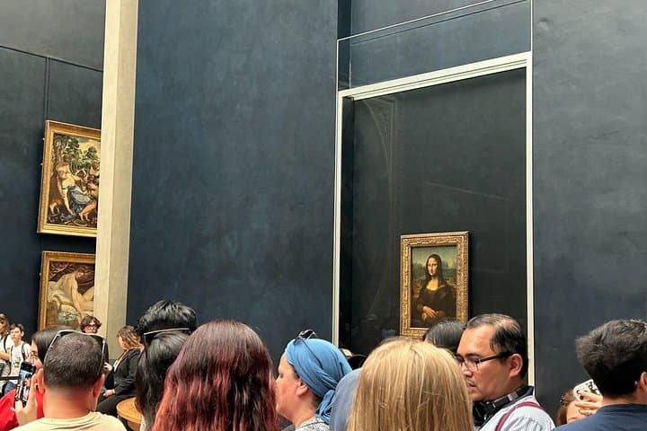 Private Louvre Museum Highlights Guided Tour with Skip-the-Line