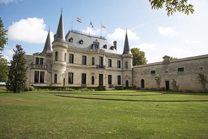 Bordeaux to Médoc Private Ride to Iconic Châteaux