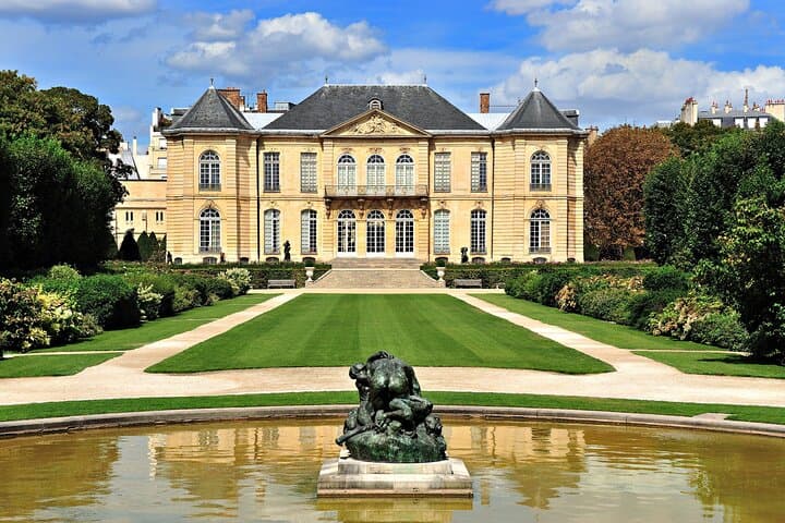 Paris Museum Pass & 24 hrs. Hop On Hop Off Combo ticket