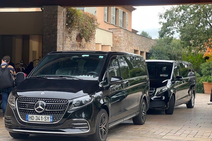 Private Transfer Paris to Amsterdam with Multilingual Driver