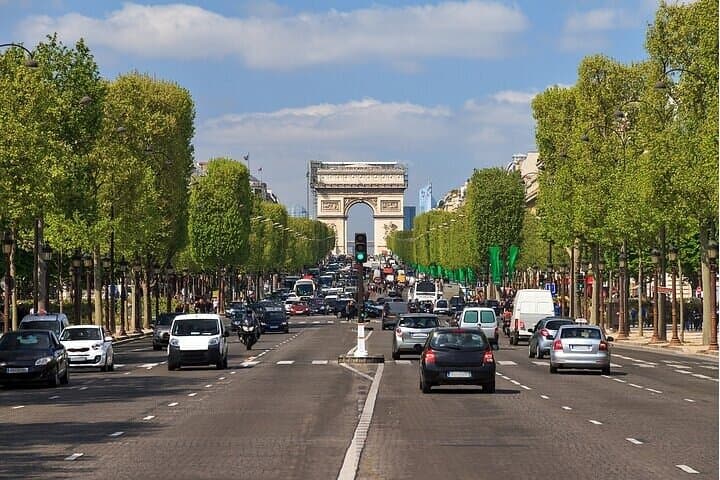 Private Tour of Paris Arc de Triomphe, Champs-Élysées, & Macarons