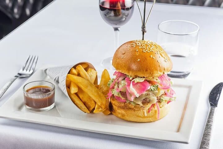 Dinner at Le Bistro Parisien with Seine River Cruise