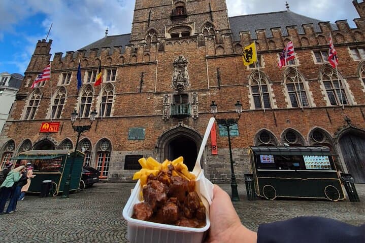Bruges Guided Day Trip from Paris with Canal Cruise