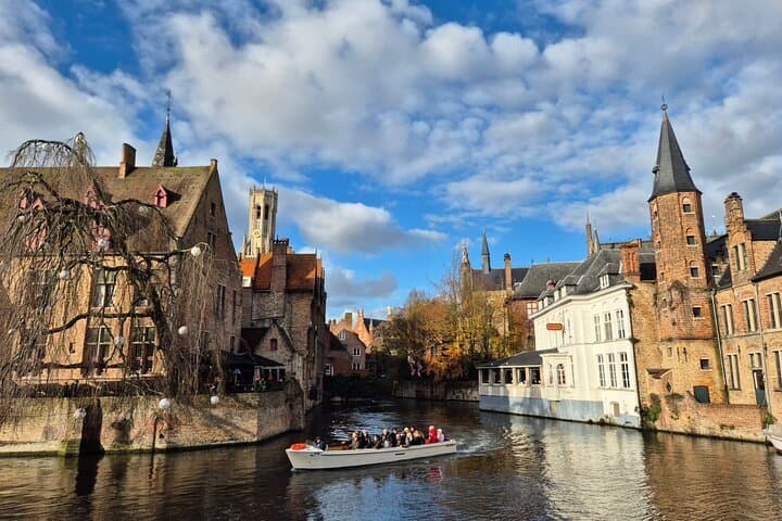 Bruges Guided Day Trip from Paris with Canal Cruise
