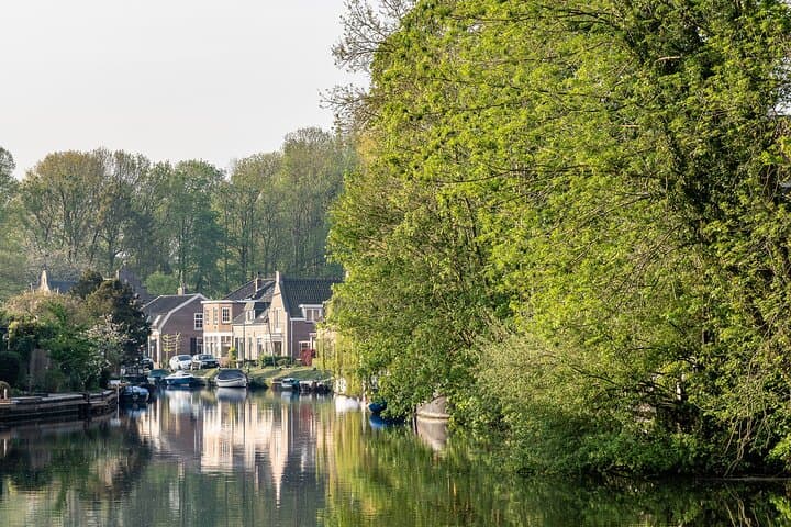 Private Transfer Paris to Amsterdam with Multilingual Driver