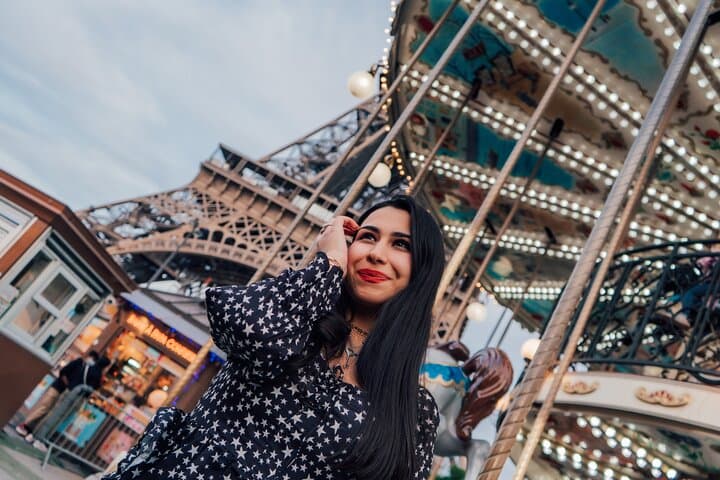 Private Vacation Photoshoot with Photographer in Paris