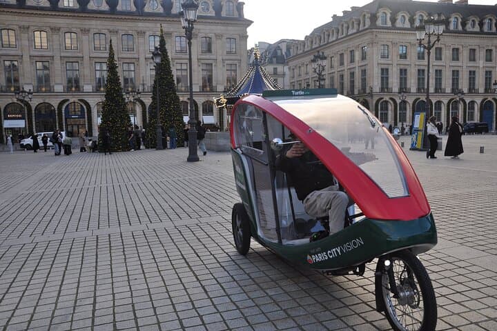Paris visits Christmas lights on board a cab bike