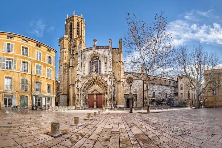 Saint-Sauveur Cathedral: A journey through time through the architecture of Aix.