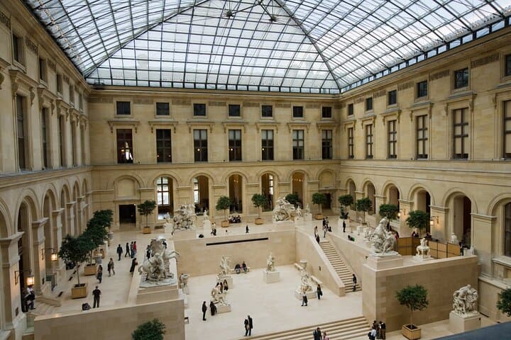 Louvre Museum Private Guided Experience with Reserved Entry