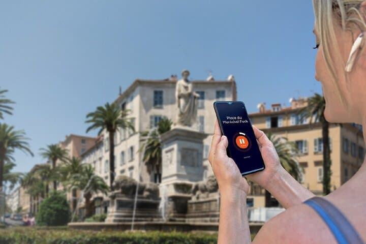 Visit of Ajaccio in freedom: Place Foch (Palm Square), the beating heart of the imperial city.